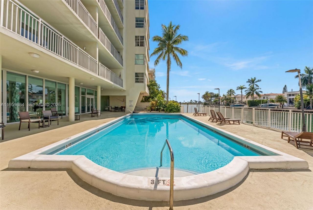 9500 W Bay Harbor Dr, Unit 2H, Bay Harbor Islands, FL 33154 Photo