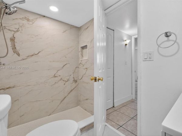 606 W 81st St, Unit 302, Hialeah, FL 33014