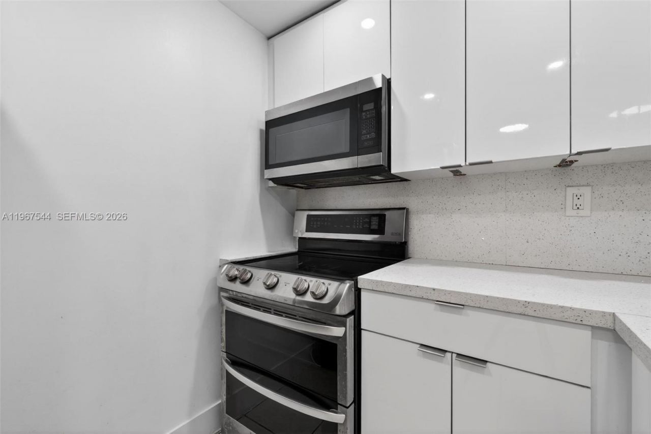 606 W 81st St, Unit 302, Hialeah, FL 33014 Photo