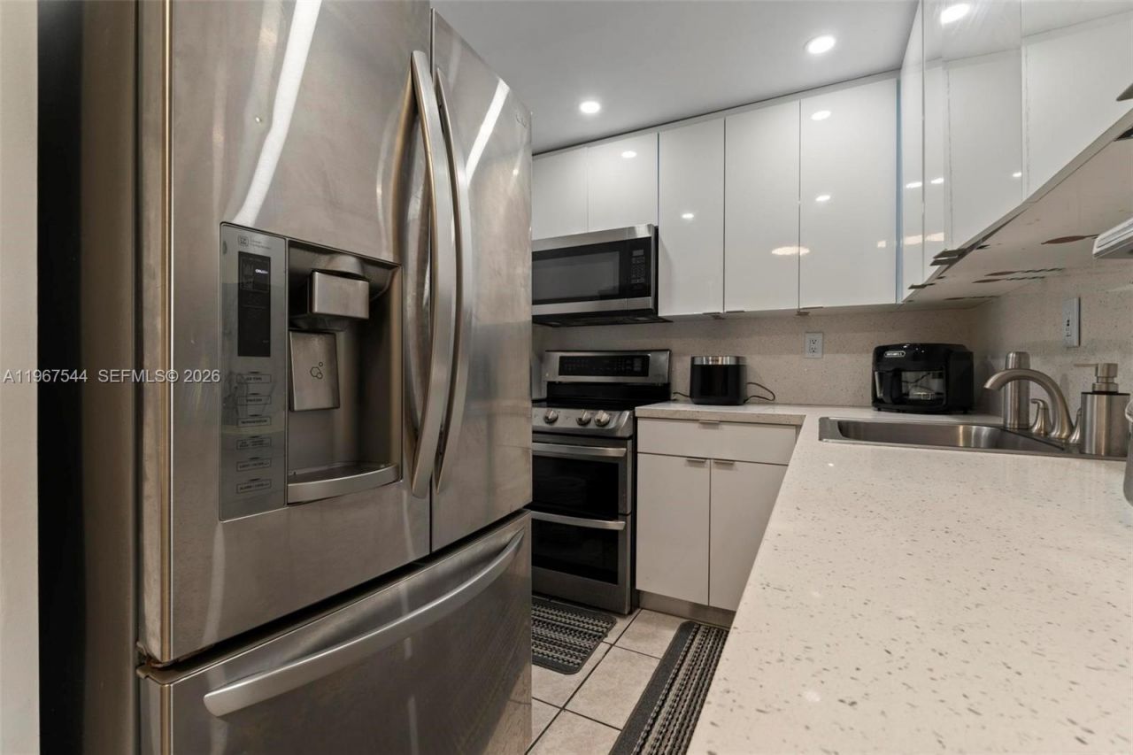 606 W 81st St , Unit 302, Hialeah, FL 33014 Photo