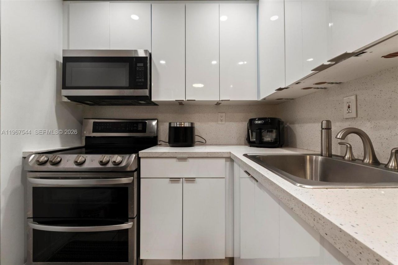 606 W 81st St , Unit 302, Hialeah, FL 33014 Photo