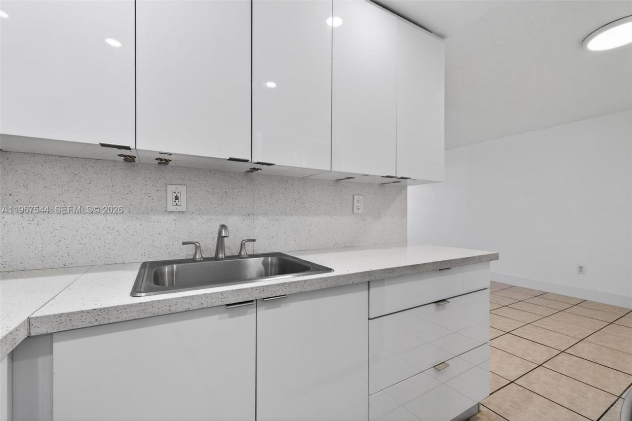 606 W 81st St, Unit 302, Hialeah, FL 33014 Photo