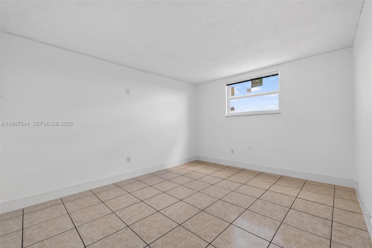 606 W 81st St, Unit 302, Hialeah, FL 33014 Photo