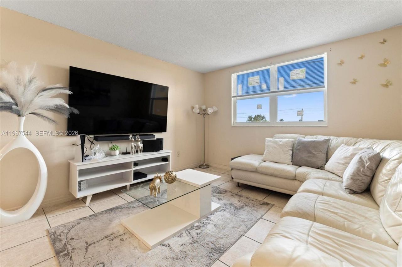 606 W 81st St , Unit 302, Hialeah, FL 33014 Photo