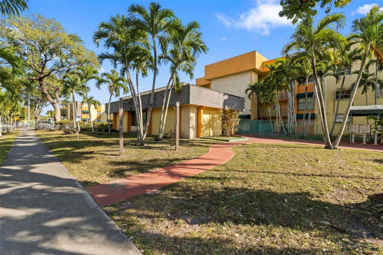 606 W 81st St, Unit 302, Hialeah, FL 33014 Photo