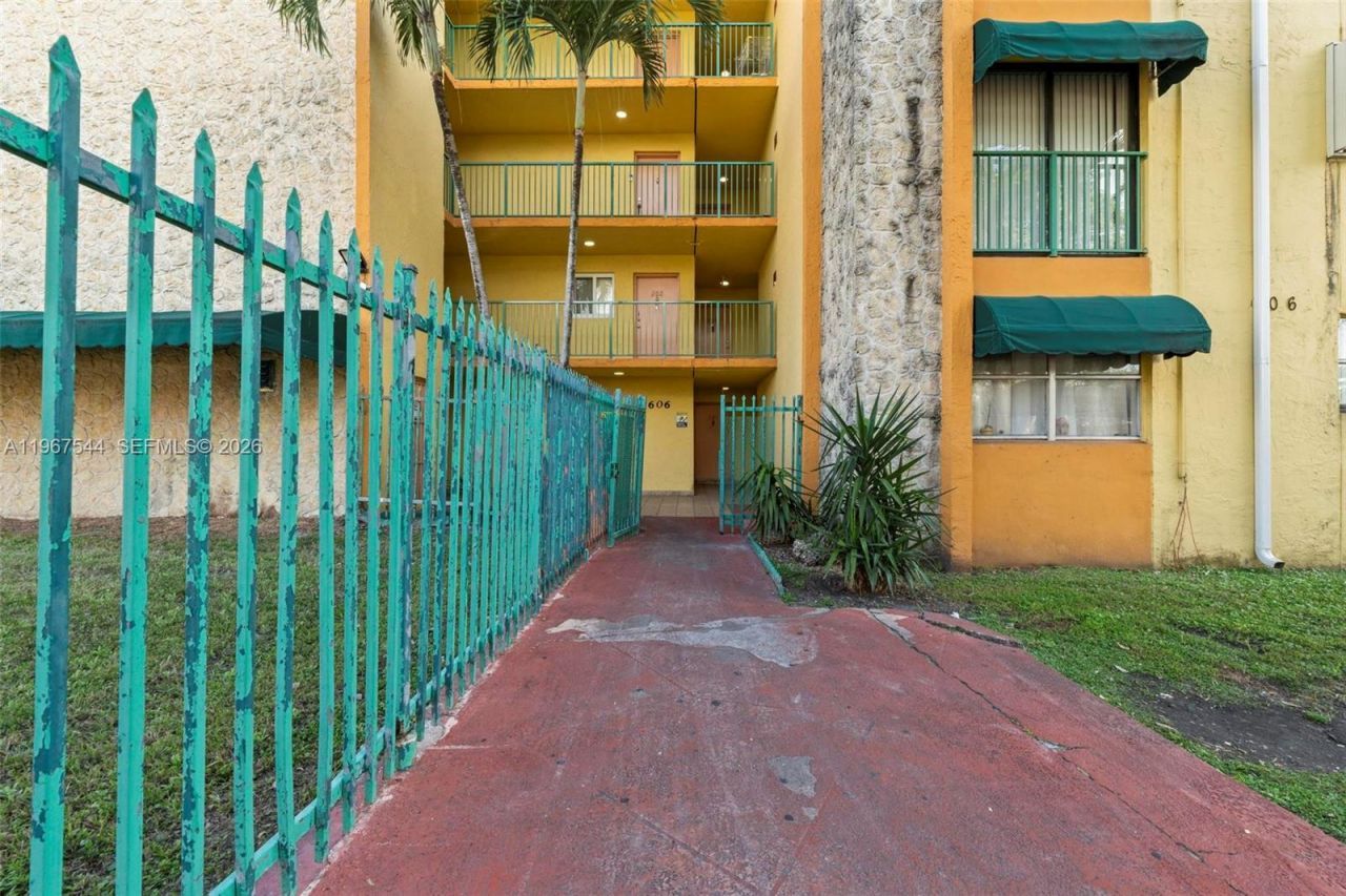 606 W 81st St, Unit 302, Hialeah, FL 33014 Photo