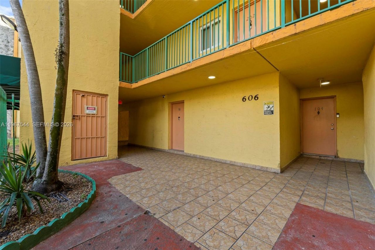 606 W 81st St, Unit 302, Hialeah, FL 33014 Photo