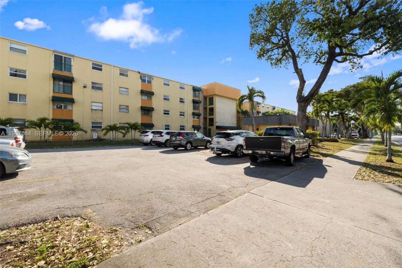 606 W 81st St, Unit 302, Hialeah, FL 33014 Photo