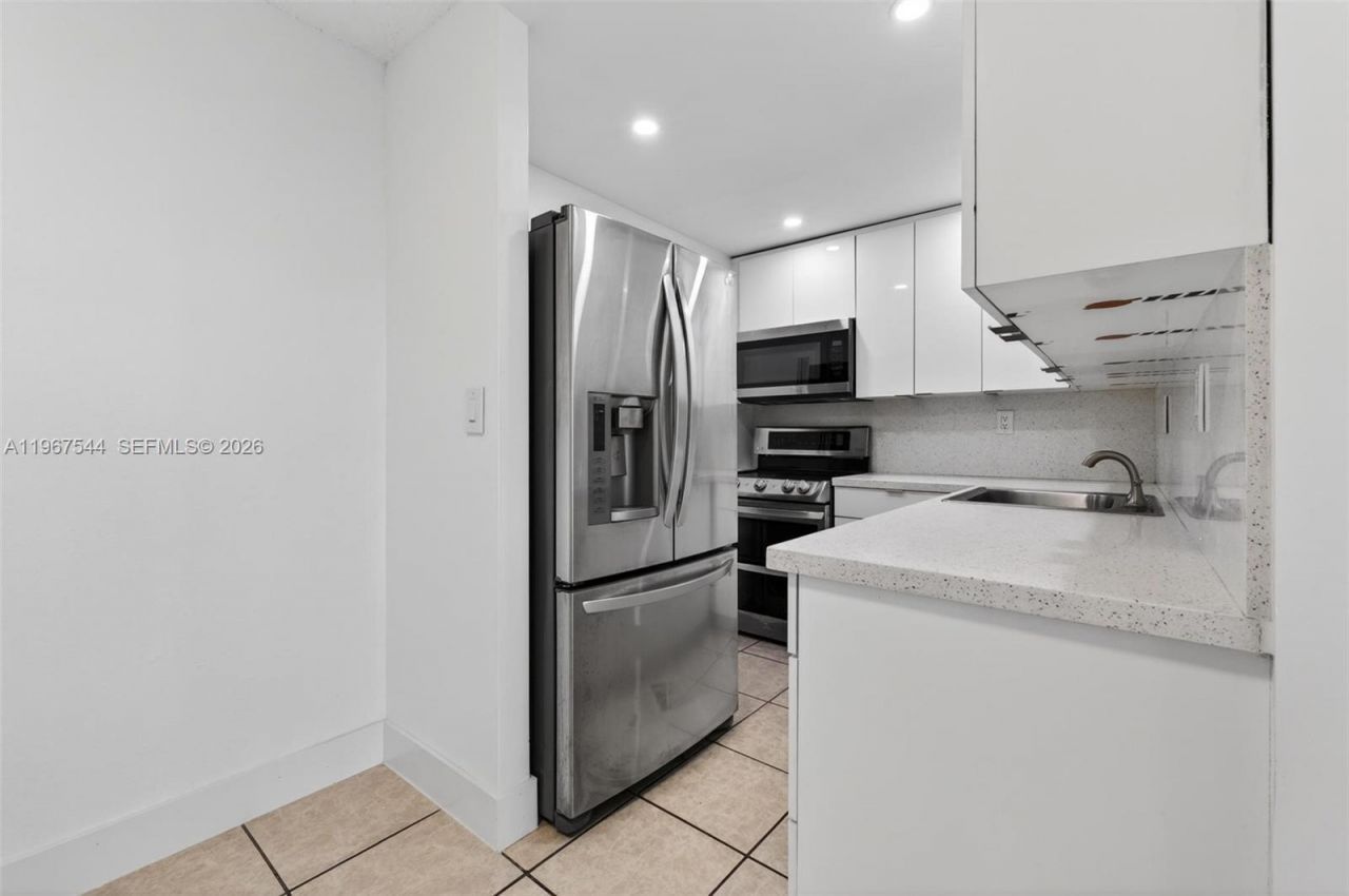 606 W 81st St, Unit 302, Hialeah, FL 33014 Photo