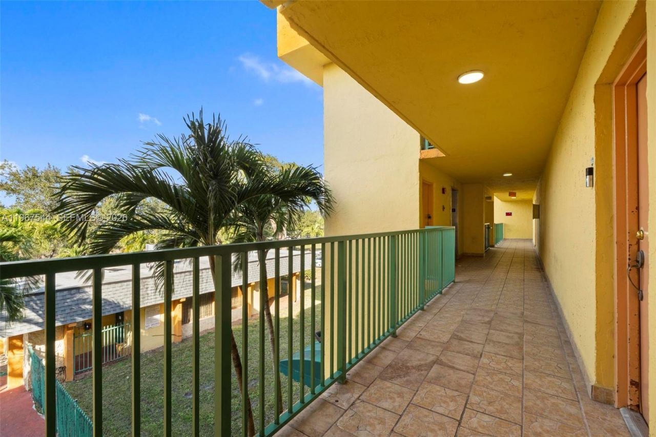 606 W 81st St , Unit 302, Hialeah, FL 33014 Photo