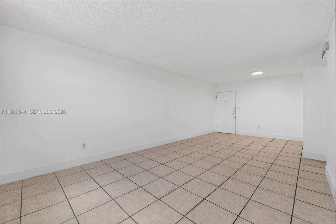 606 W 81st St, Unit 302, Hialeah, FL 33014 Photo