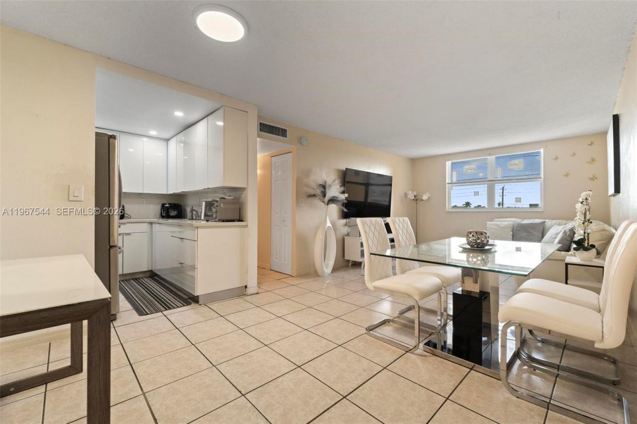 606 W 81st St , Unit 302, Hialeah, FL 33014 Photo