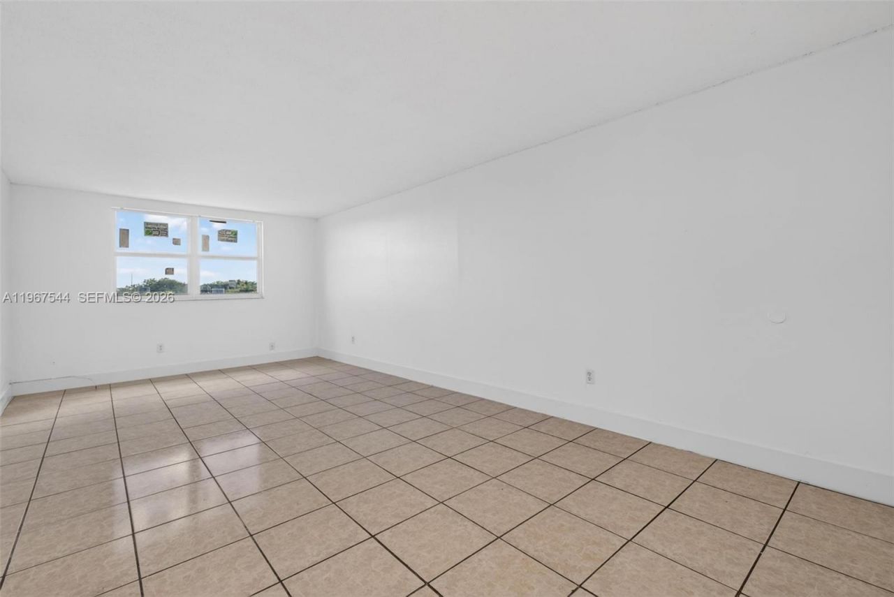 606 W 81st St, Unit 302, Hialeah, FL 33014 Photo