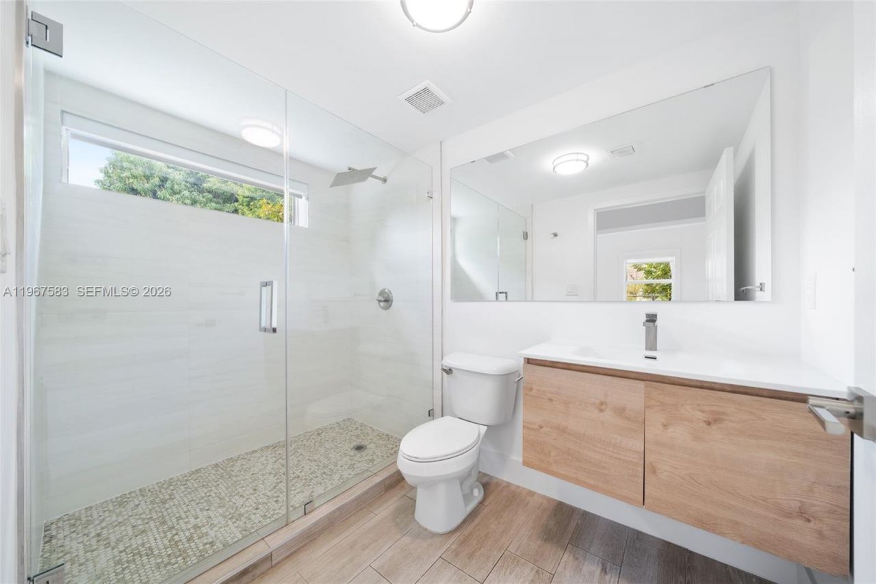 1117 SW 13th St, Unit R, Miami, FL 33129 Photo