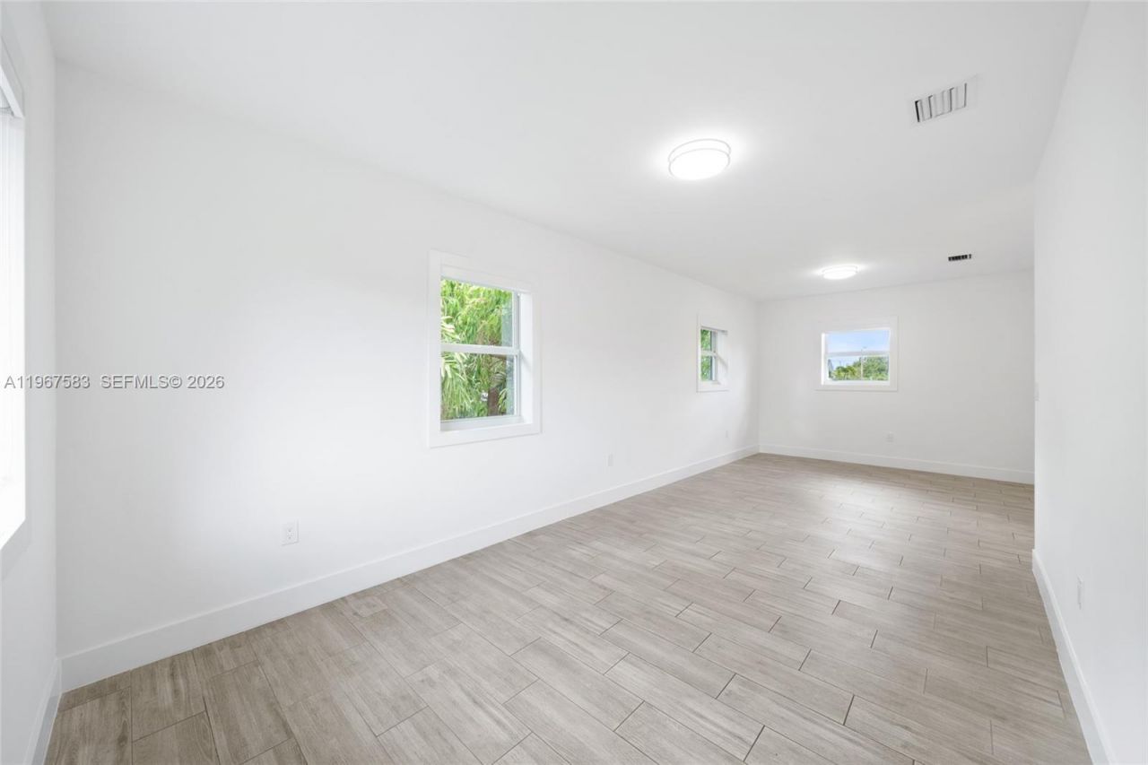 1117 SW 13th St, Unit R, Miami, FL 33129 Photo