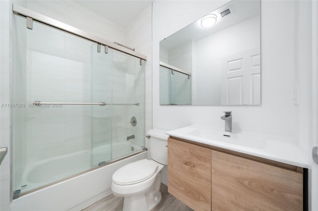 1117 SW 13th St, Unit R, Miami, FL 33129 Photo