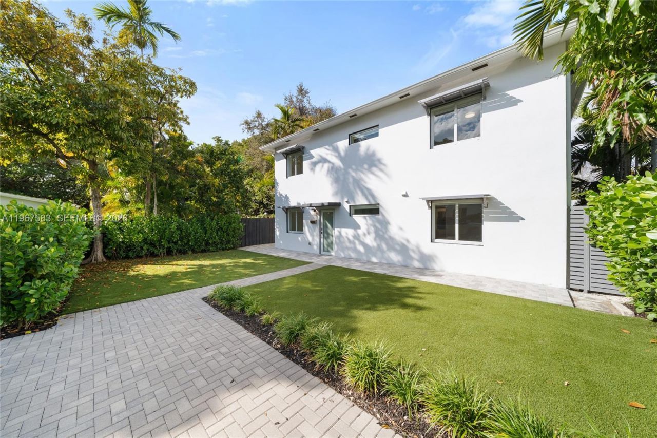 1117 SW 13th St, Unit R, Miami, FL 33129 Photo