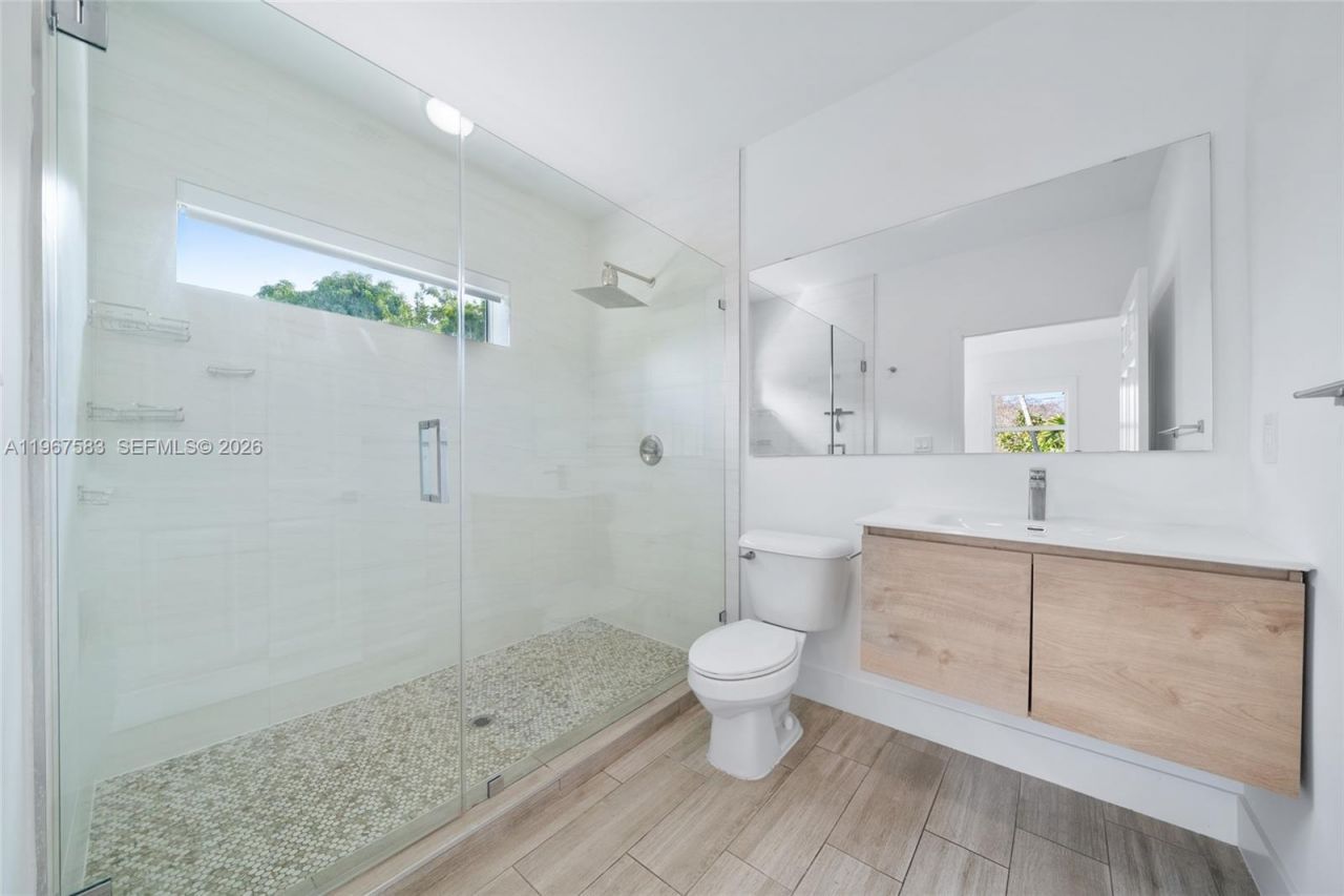 1117 SW 13th St, Unit R, Miami, FL 33129 Photo