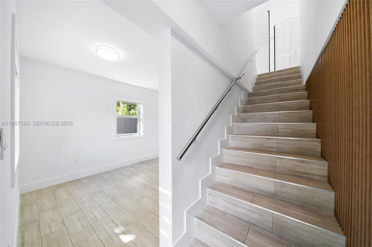 1117 SW 13th St, Unit R, Miami, FL 33129 Photo