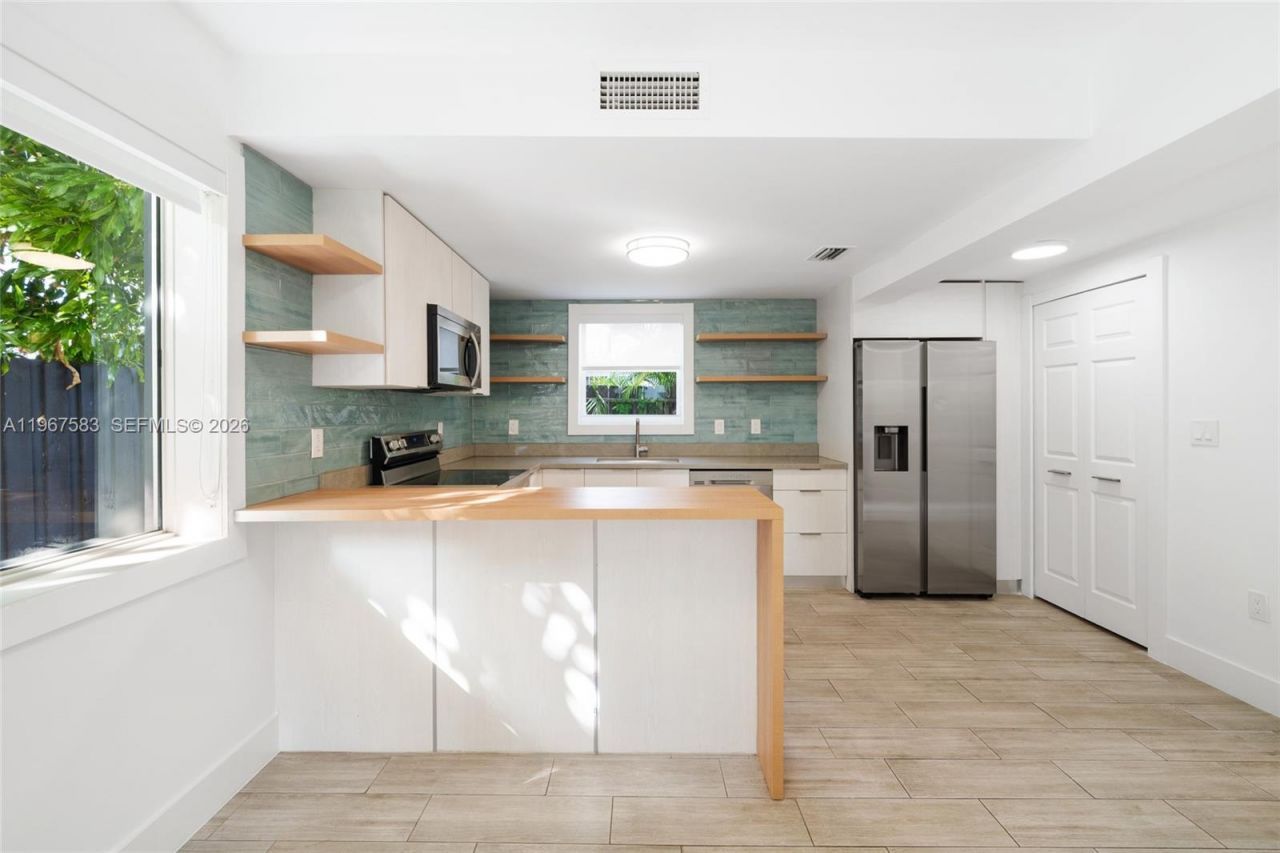 1117 SW 13th St, Unit R, Miami, FL 33129 Photo