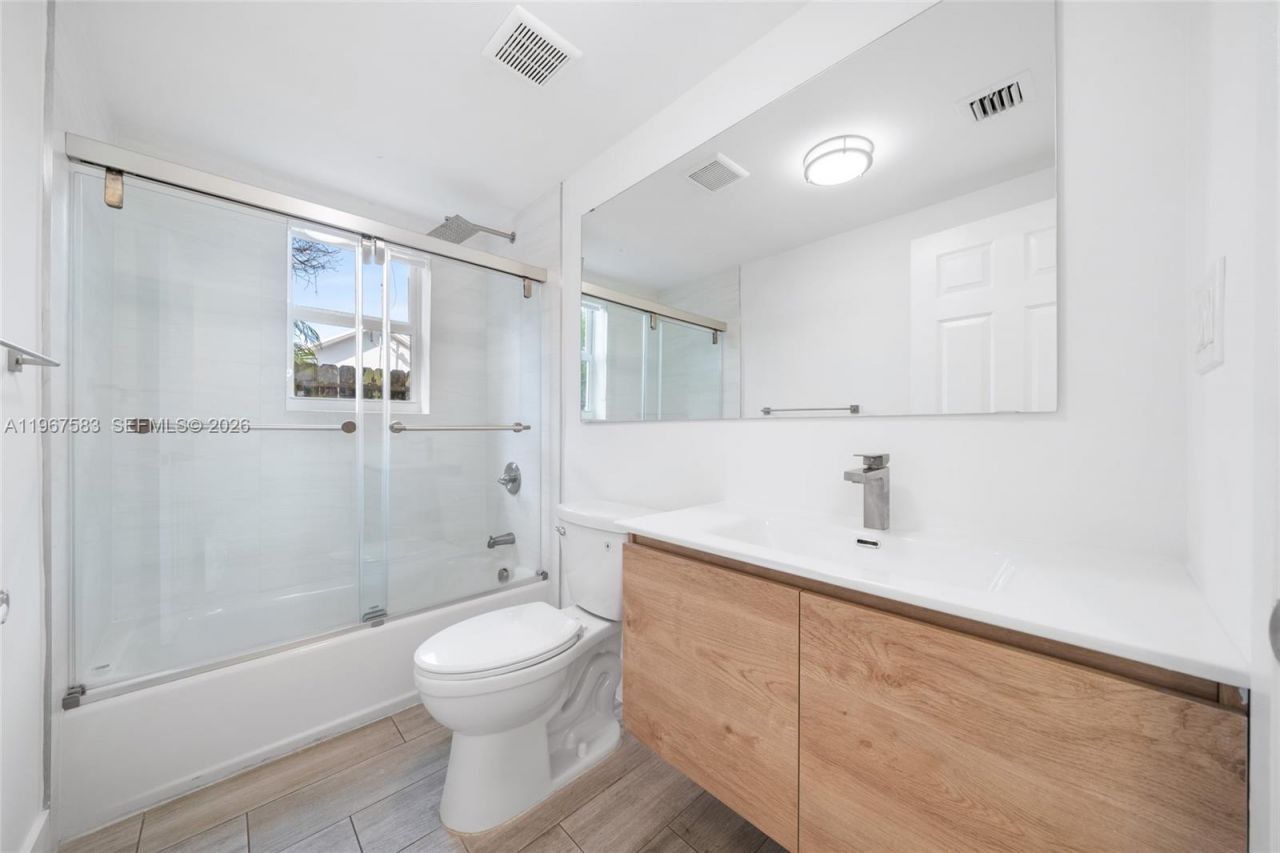 1117 SW 13th St, Unit R, Miami, FL 33129 Photo