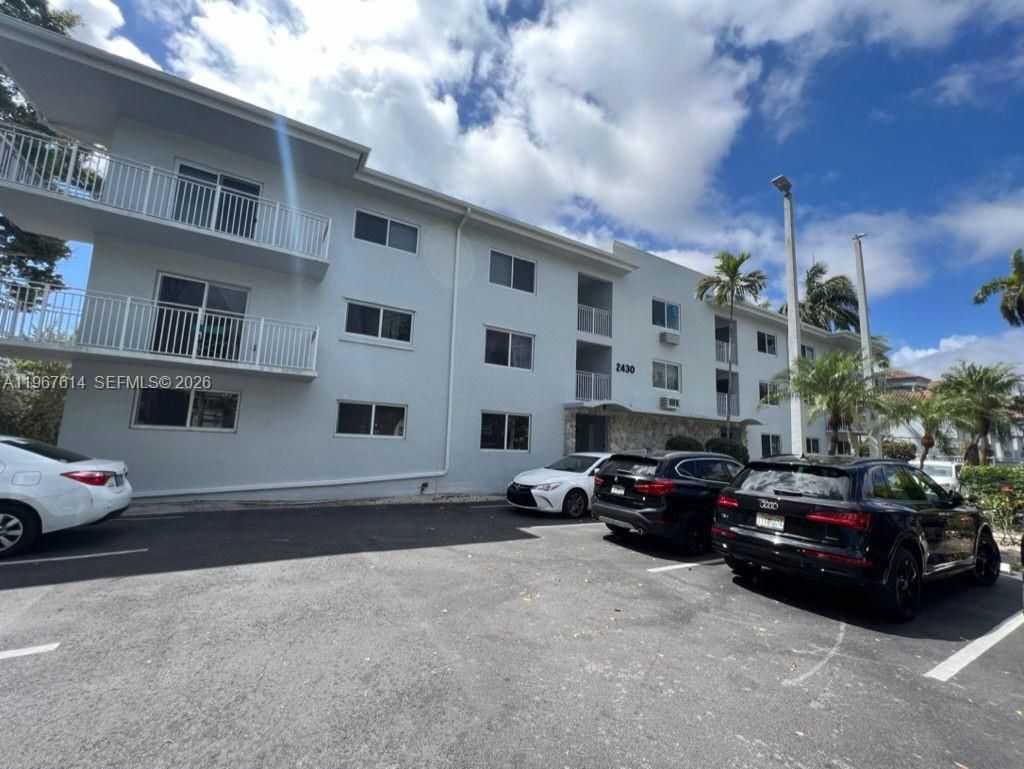 2430 NE 135th St , Unit 105, North Miami, FL 33181 Photo