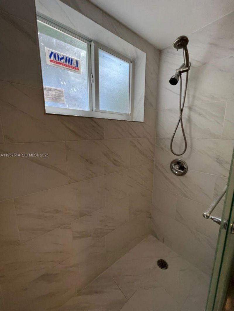 2430 NE 135th St , Unit 105, North Miami, FL 33181 Photo