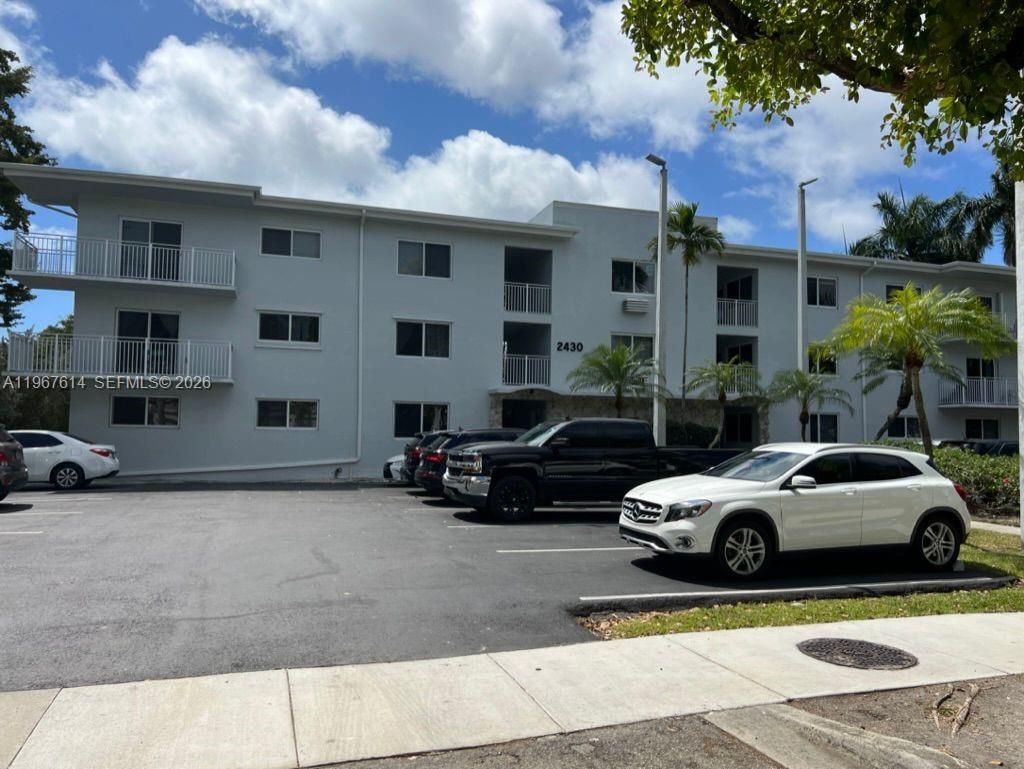 2430 NE 135th St , Unit 105, North Miami, FL 33181 Photo