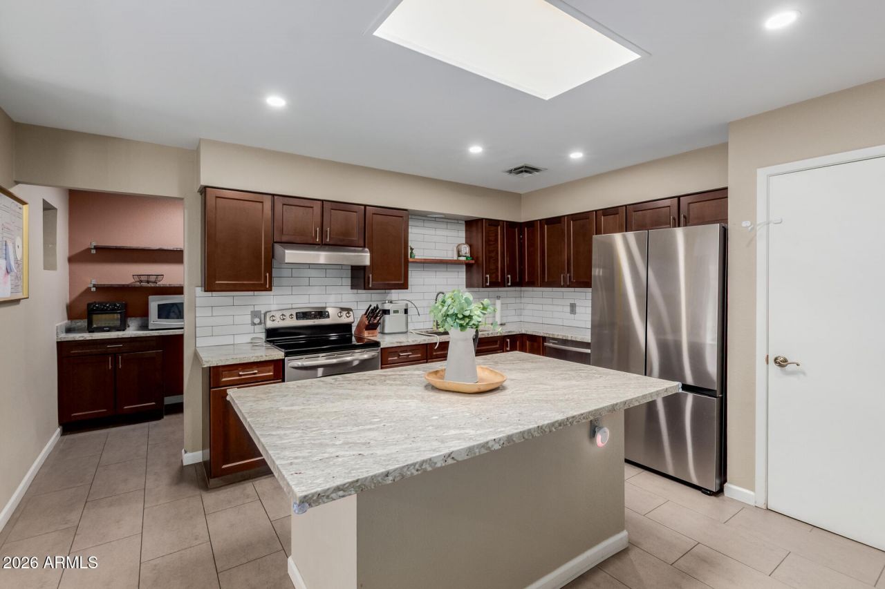 1041 E Garnet Avenue, Mesa, AZ 85204 Main Photo
