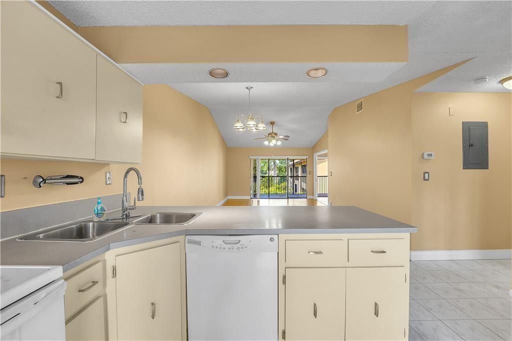 1023 Banks Rd, Unit 201, Pompano Beach, FL 33063 Photo