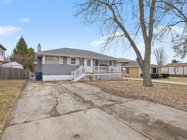 10541 S 84th Avenue, Palos Hills, IL 60465