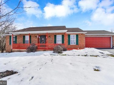 49 EDGEHILL ROAD, GLEN ROCK, PA 17327