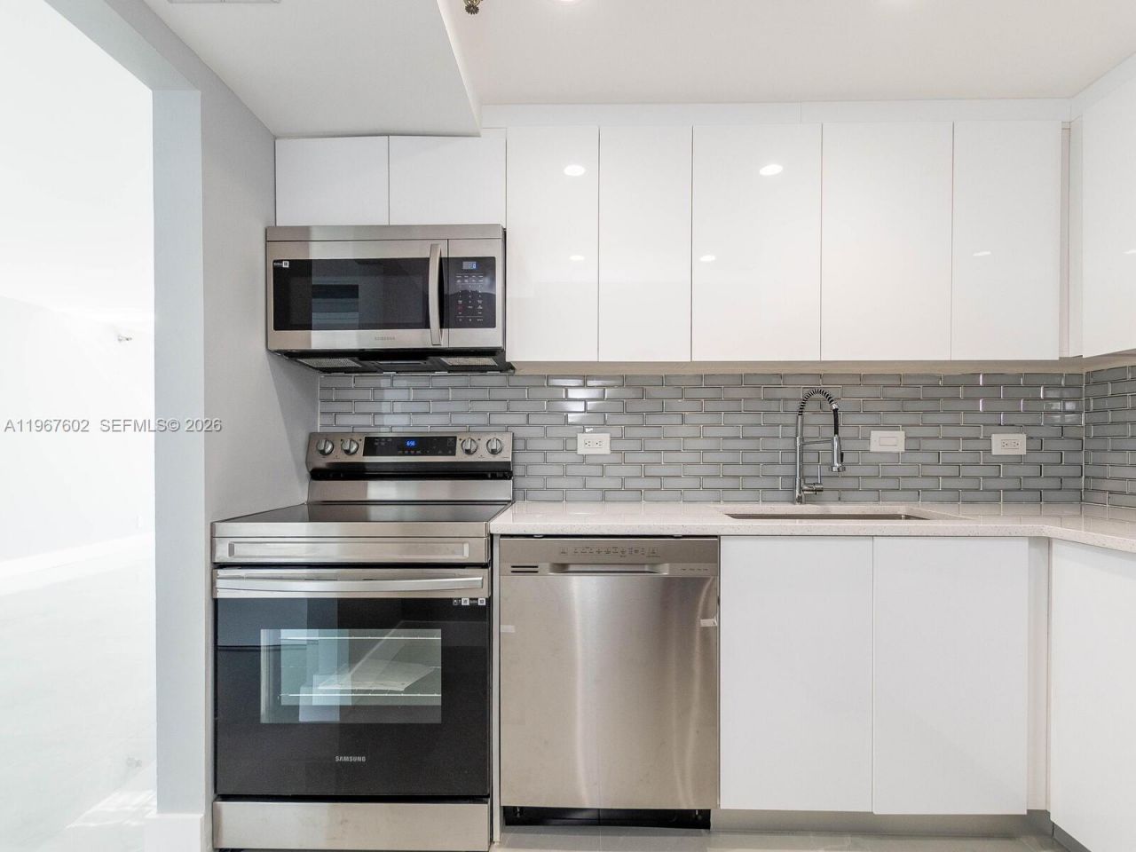 20505 E Country Club Dr, Unit 634, Aventura, FL 33180 Photo