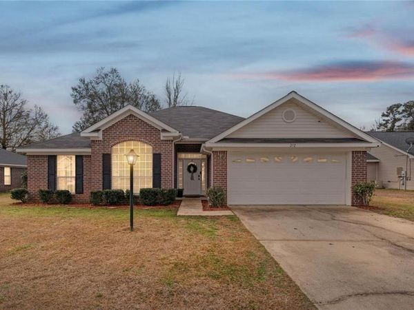 212 Jill Lane , Satsuma, AL 36572