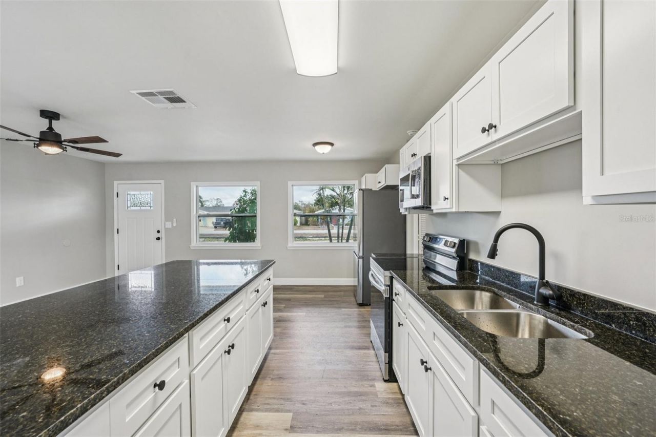 5428 Burlington Avenue N, Saint Petersburg, FL 33710 Photo