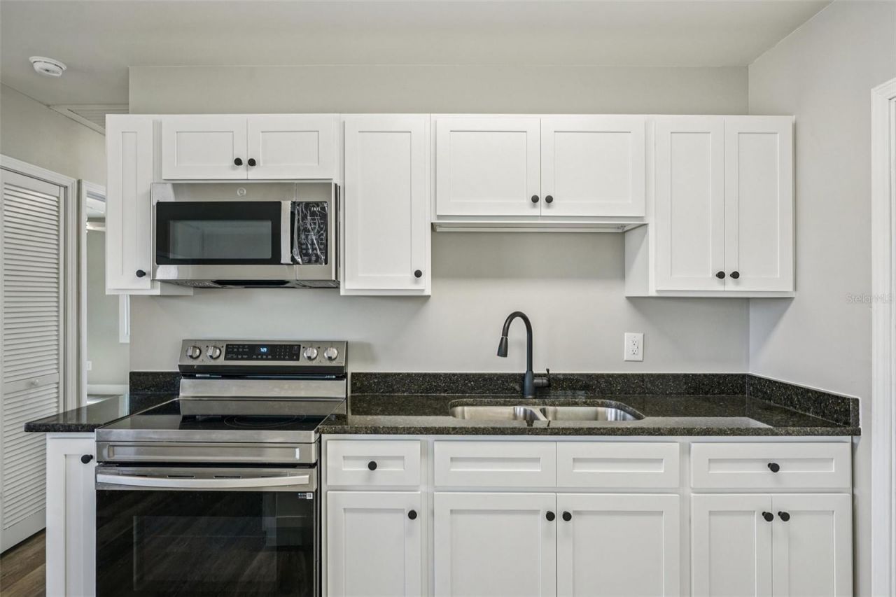 5428 Burlington Avenue N, Saint Petersburg, FL 33710 Photo