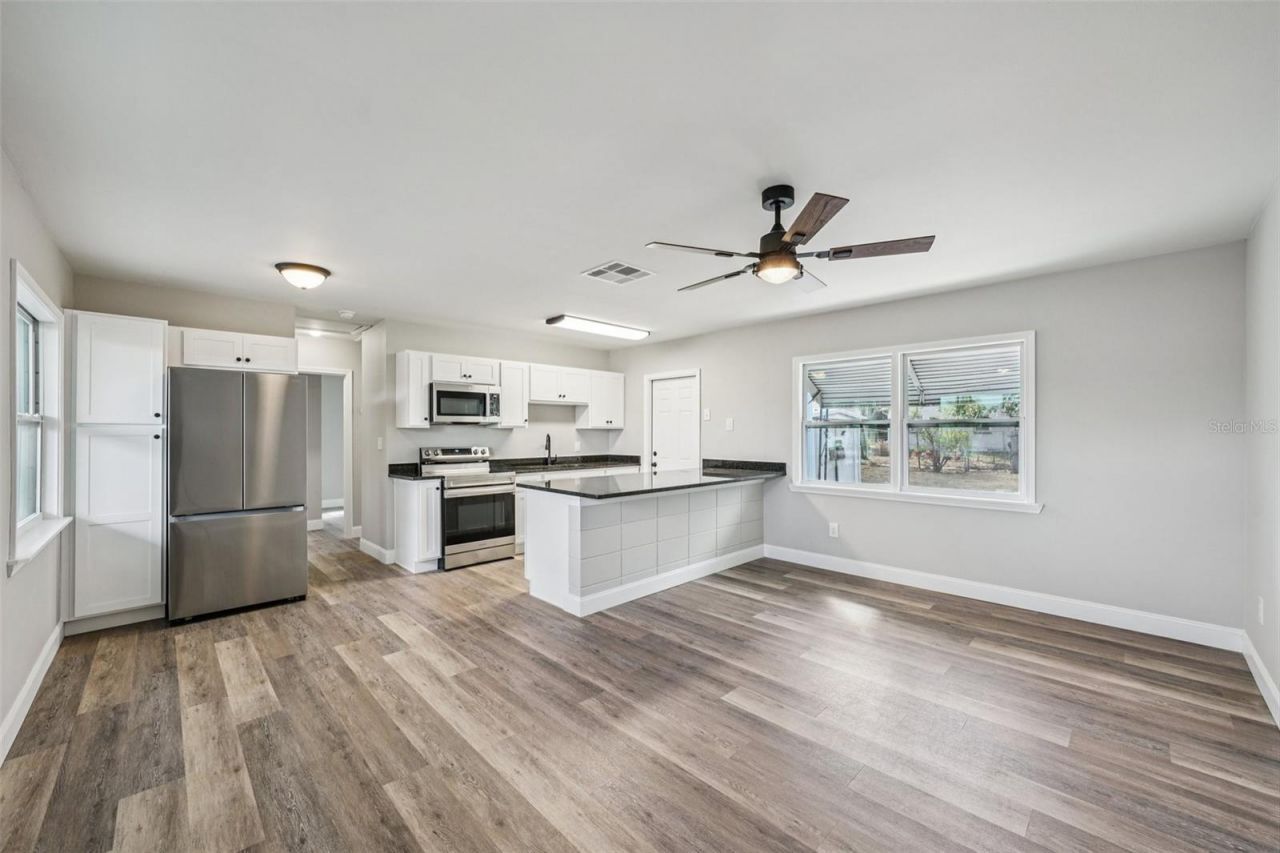 5428 Burlington Avenue N, Saint Petersburg, FL 33710 Photo