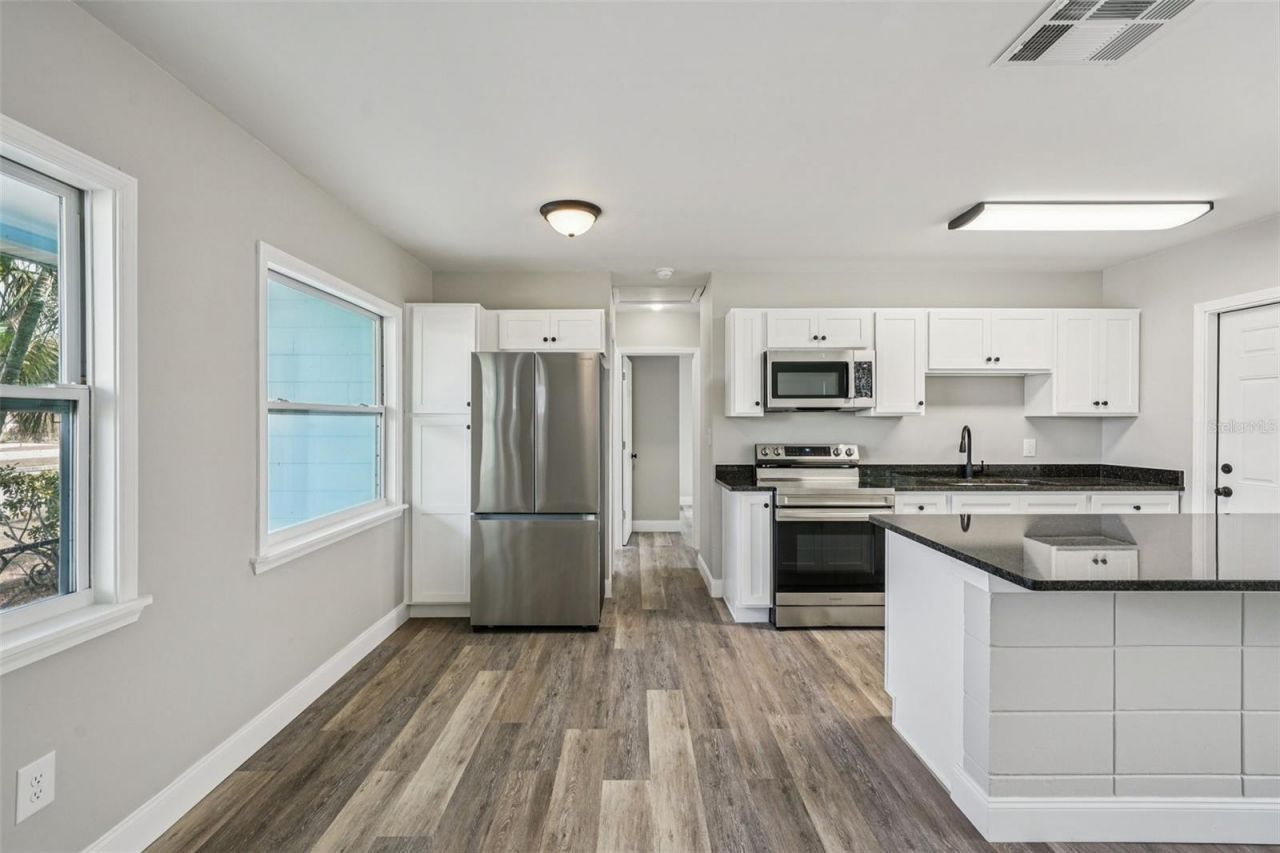 5428 Burlington Avenue N, Saint Petersburg, FL 33710 Photo