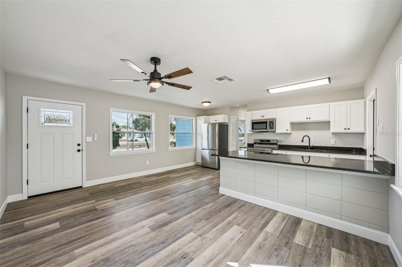 5428 Burlington Avenue N, Saint Petersburg, FL 33710 Photo