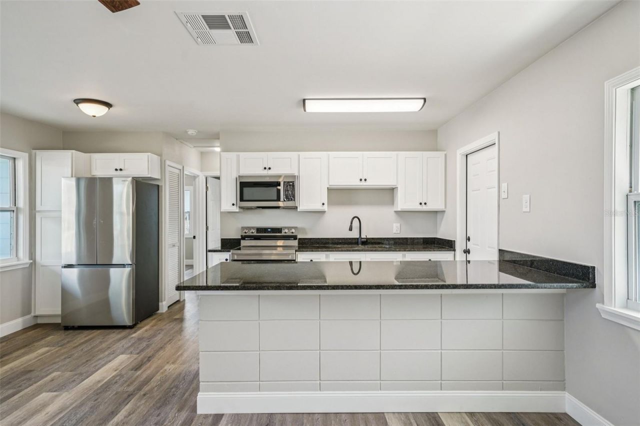 5428 Burlington Avenue N, Saint Petersburg, FL 33710 Photo