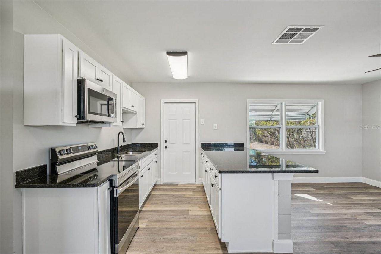 5428 Burlington Avenue N, Saint Petersburg, FL 33710 Photo