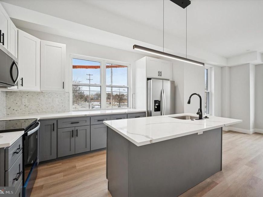 214 W Cumberland Street, Philadelphia, PA 19133 Main Photo