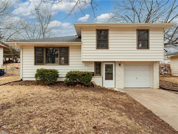 9407 Palmer Avenue, Kansas City, MO 64138