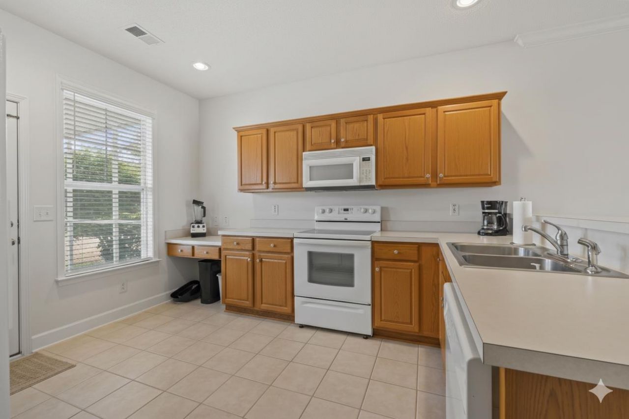 1005 Balmore Dr. Photo 7