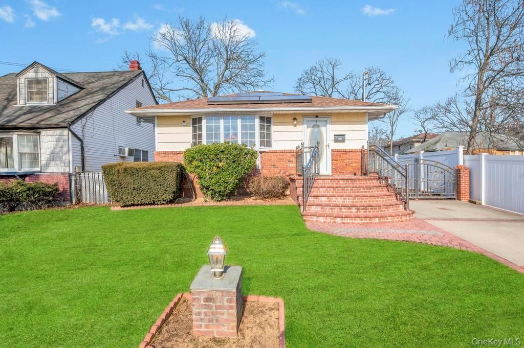 488 Pershing Blvd Rockville Centre, NY 11570