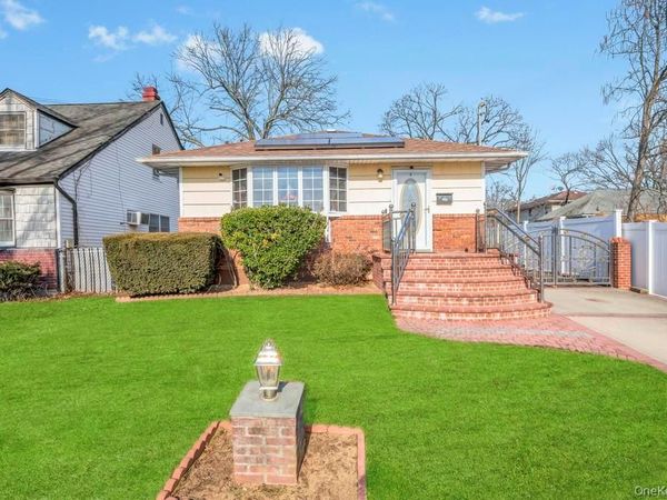 488 Pershing Blvd, Rockville Centre, NY 11570