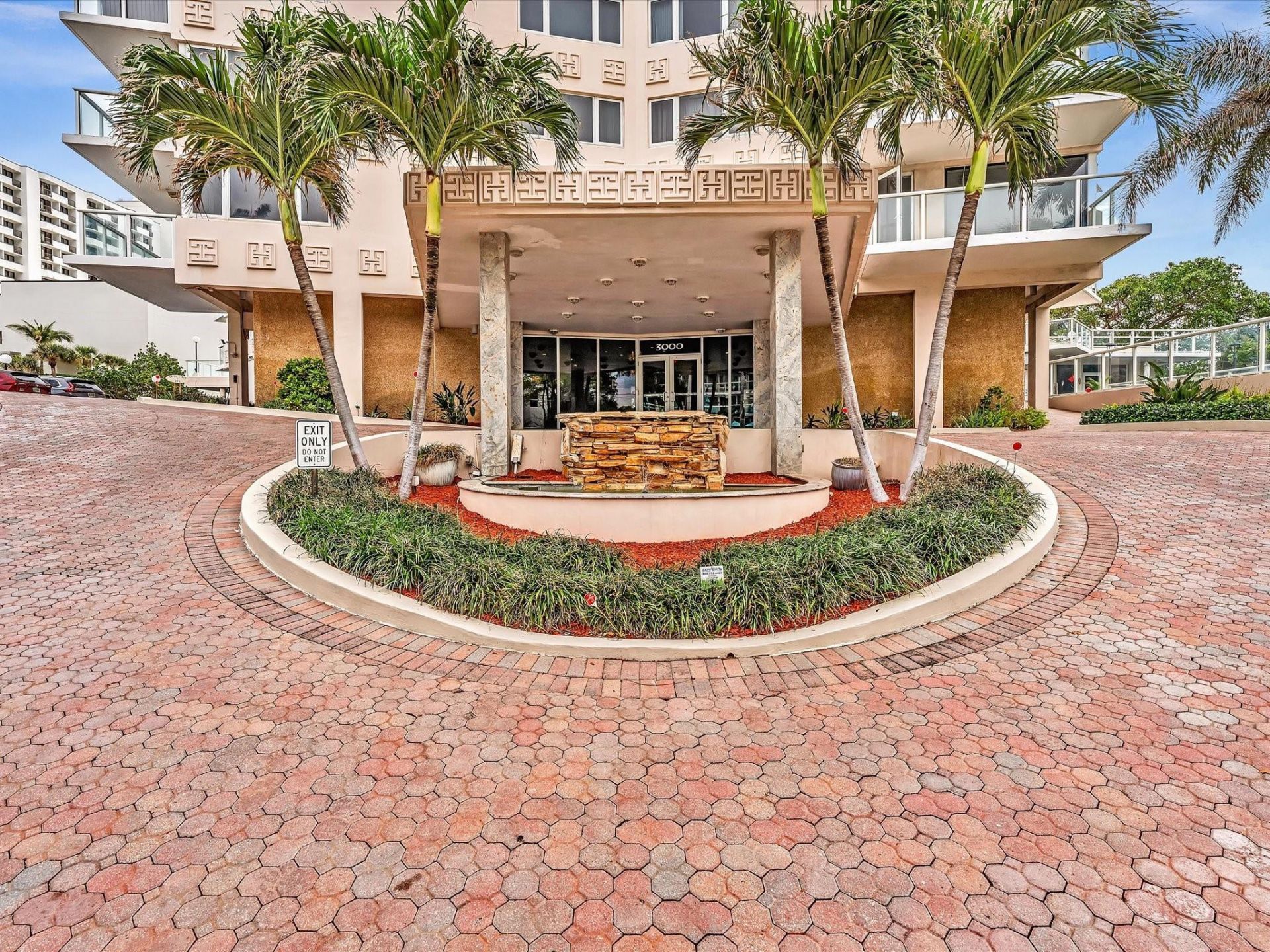 3000 Holiday Drive, Unit 603, Fort Lauderdale, FL 33316 Photo