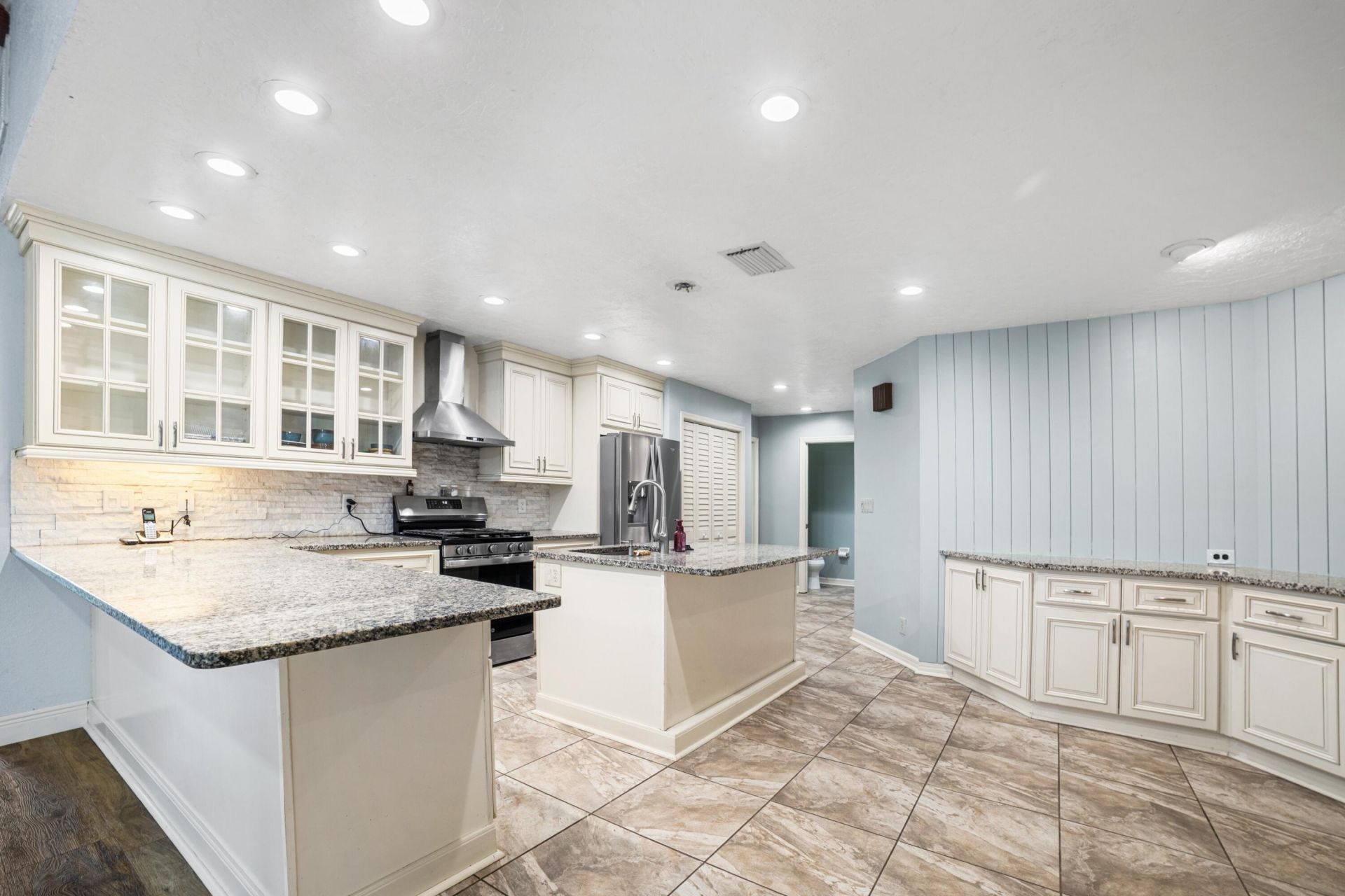 2500 Lake Josephine Drive, Sebring, FL 33875 Photo