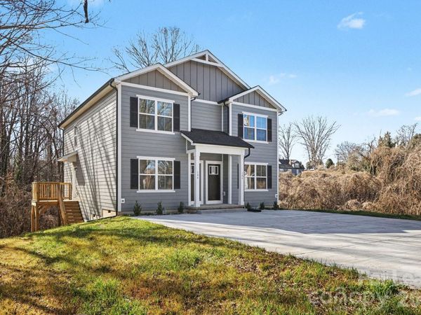 104 10th Avenue SE, Hickory, NC 28602