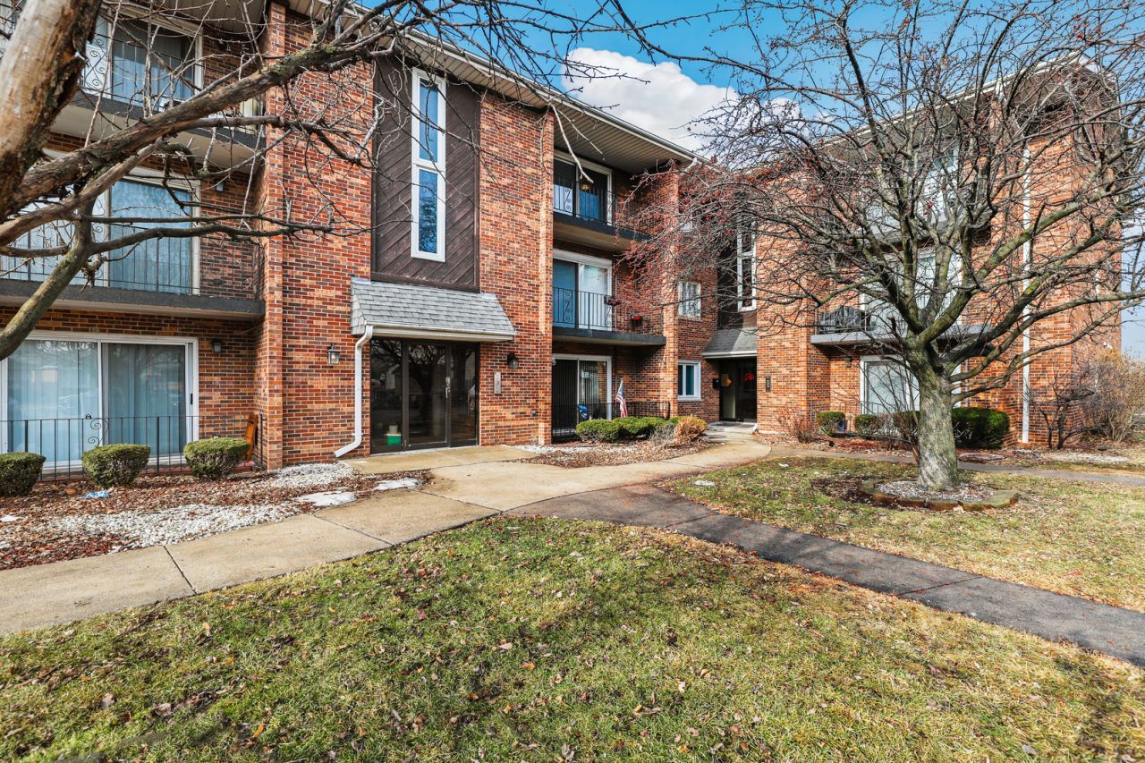 13050 S Marquette Avenue, Unit 3C, Chicago, IL 60633 Main Photo